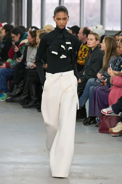 Look 19